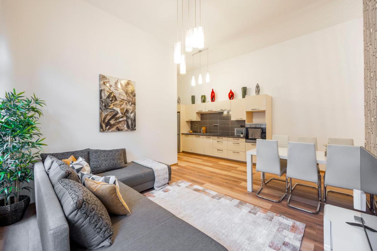 Spacious & Cozy W/ Terrace Appartement