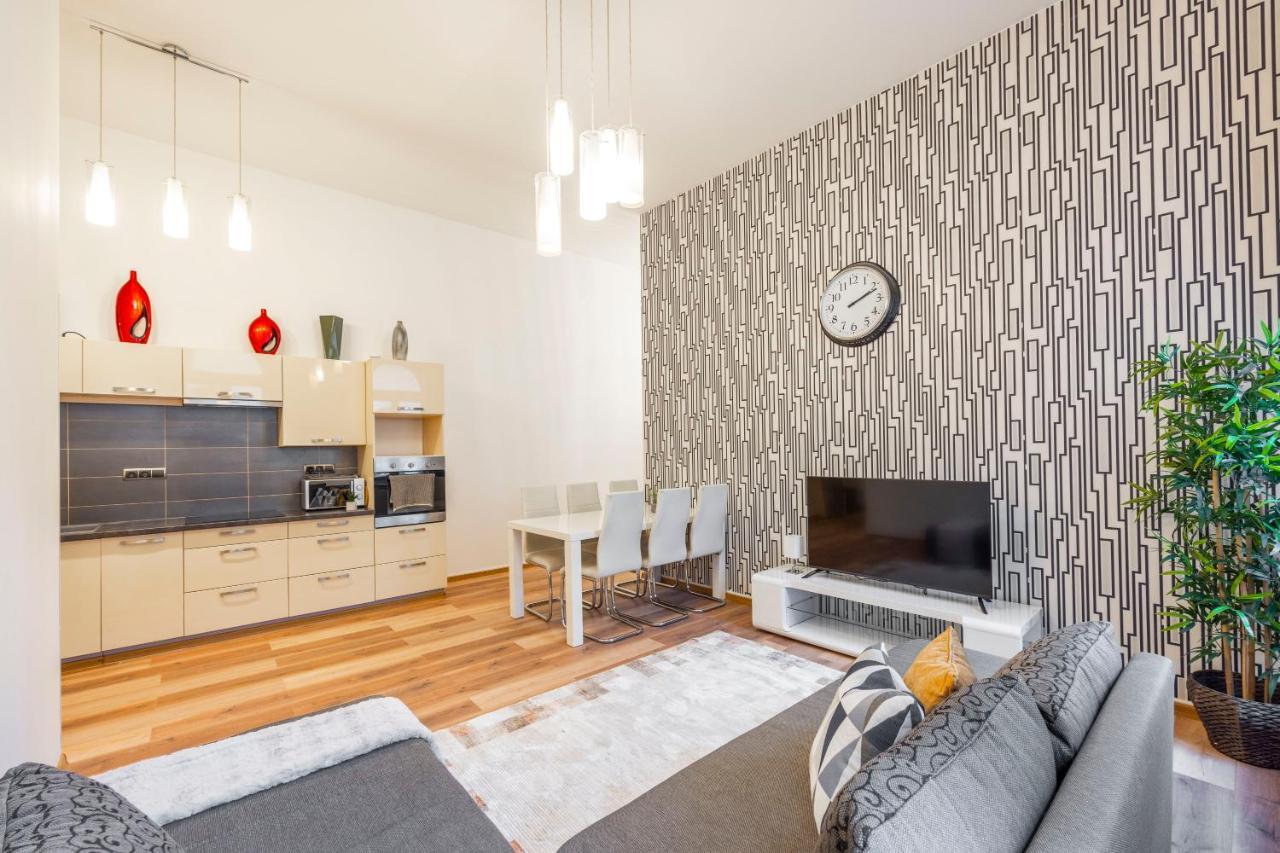 Spacious & Cozy W/ Terrace * Boedapest