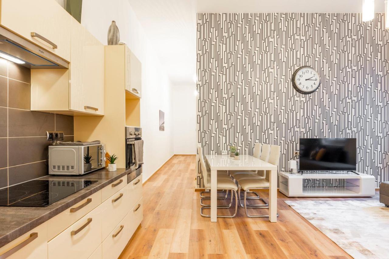 Spacious & Cozy W/ Terrace Apartament Budapesta