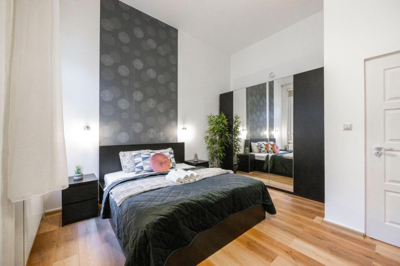 Spacious & Cozy W/ Terrace Apartament Budapesta