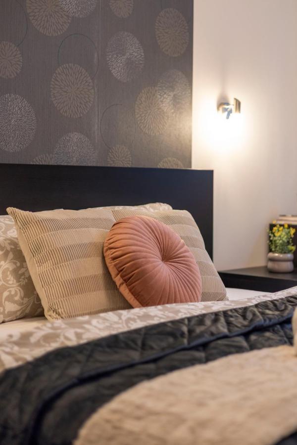 Spacious & Cozy W/ Terrace Будапешт